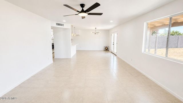 6736 W VERNON Avenue, Phoenix, AZ 85035