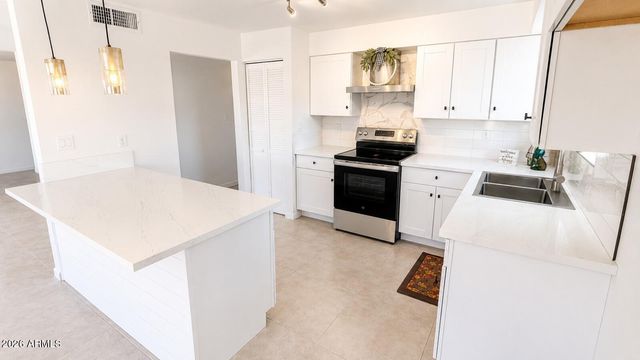 6736 W VERNON Avenue, Phoenix, AZ 85035