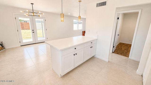 6736 W VERNON Avenue, Phoenix, AZ 85035