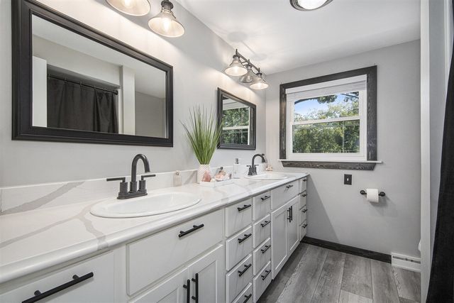 4085 Quainton Road, Norton Shores, MI 49441