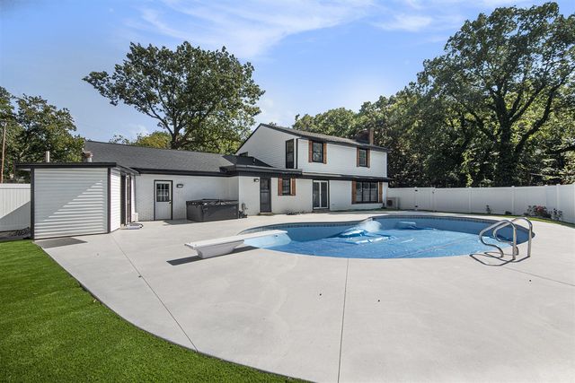 4085 Quainton Road, Norton Shores, MI 49441