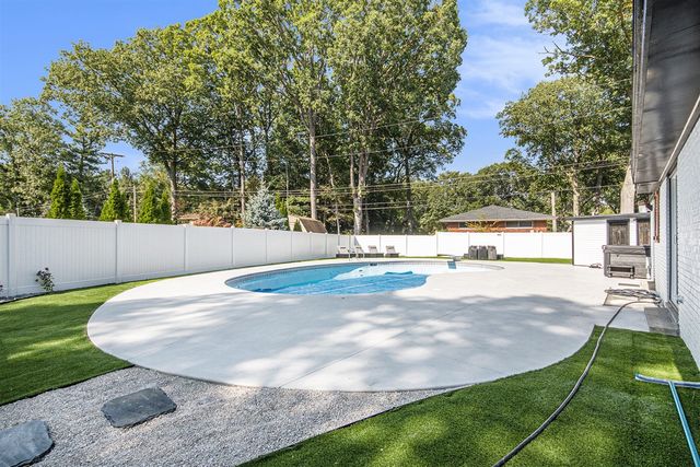 4085 Quainton Road, Norton Shores, MI 49441