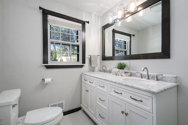 4085 Quainton Road, Norton Shores, MI 49441