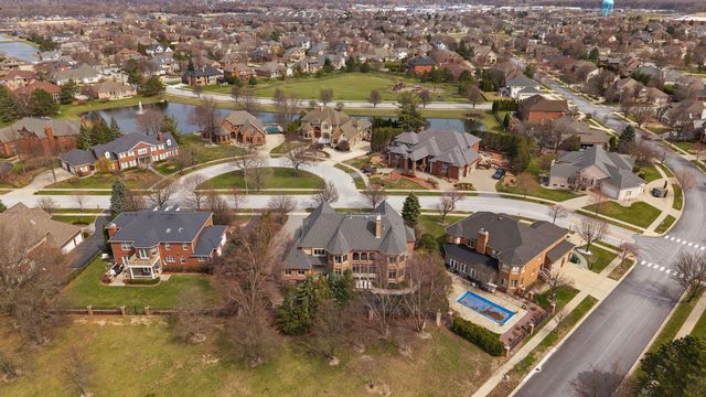 10224 Cherrywood Lane, Munster, IN 46321