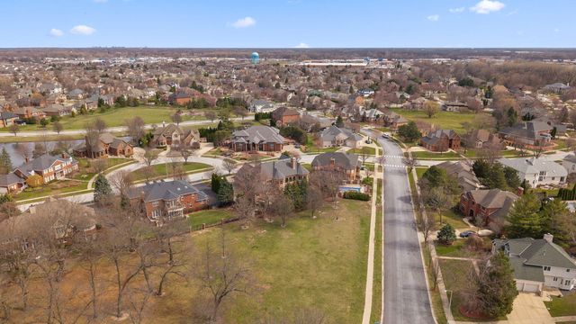 10224 Cherrywood Lane, Munster, IN 46321