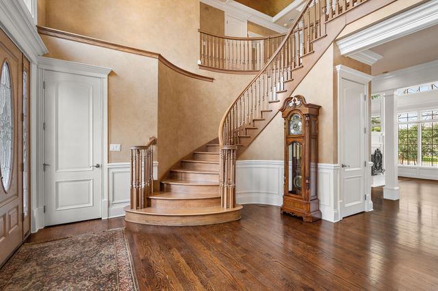 10224 Cherrywood Lane, Munster, IN 46321
