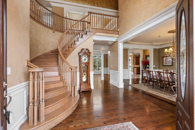 10224 Cherrywood Lane, Munster, IN 46321