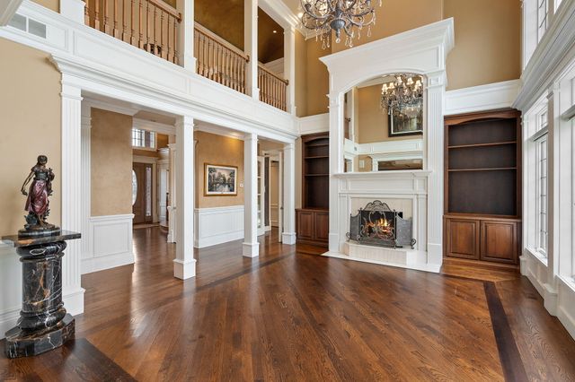 10224 Cherrywood Lane, Munster, IN 46321