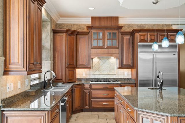 10224 Cherrywood Lane, Munster, IN 46321