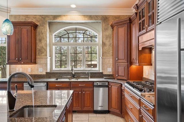 10224 Cherrywood Lane, Munster, IN 46321