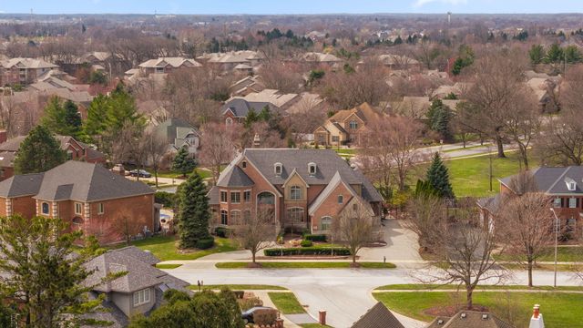 10224 Cherrywood Lane, Munster, IN 46321