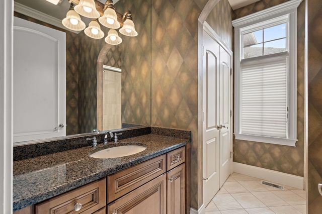 10224 Cherrywood Lane, Munster, IN 46321