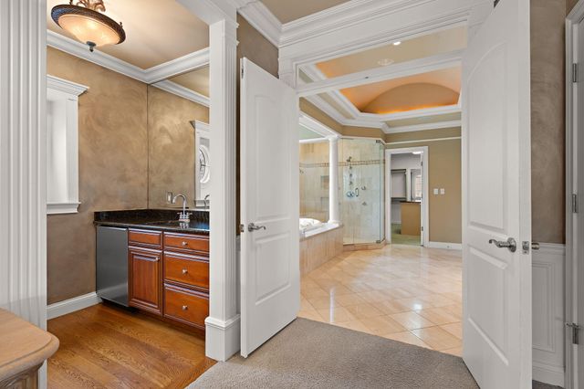 10224 Cherrywood Lane, Munster, IN 46321
