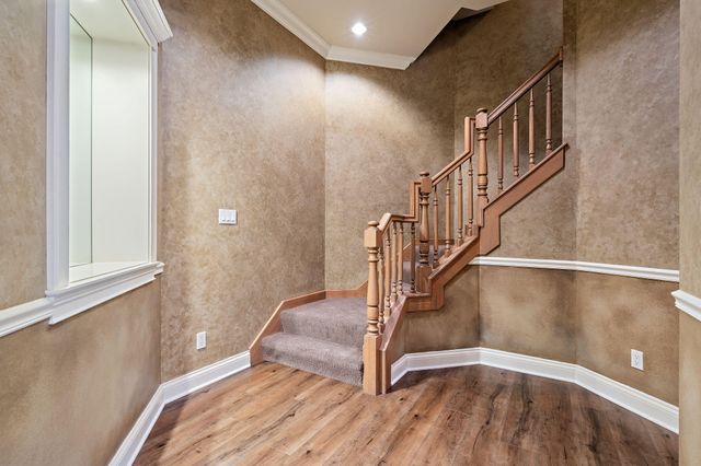 10224 Cherrywood Lane, Munster, IN 46321
