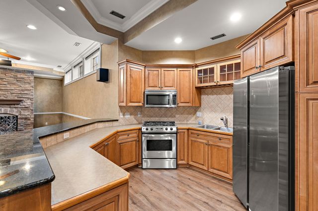 10224 Cherrywood Lane, Munster, IN 46321