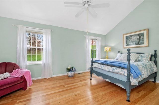 18 Breakwater Drive 18, Chelsea, MA 02150