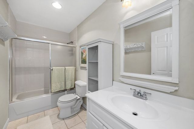 18 Breakwater Drive 18, Chelsea, MA 02150