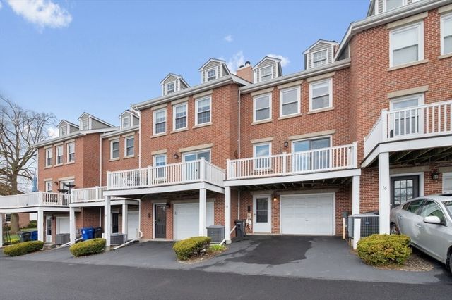 18 Breakwater Drive 18, Chelsea, MA 02150