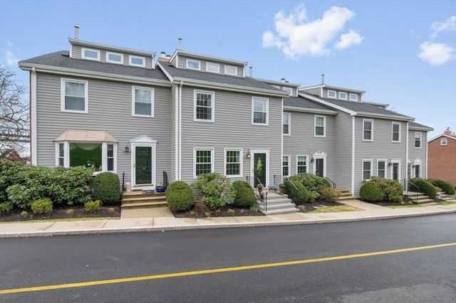 18 Breakwater Drive 18, Chelsea, MA 02150