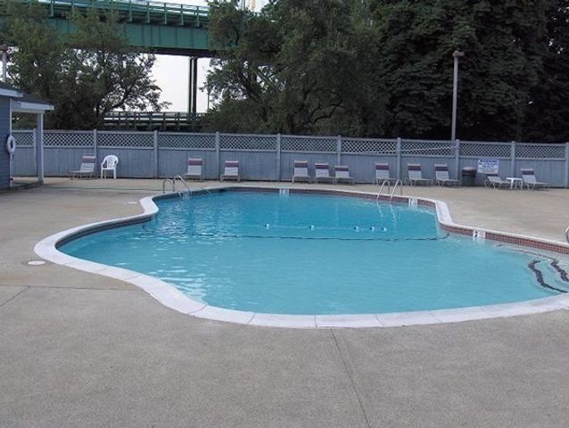 18 Breakwater Drive 18, Chelsea, MA 02150