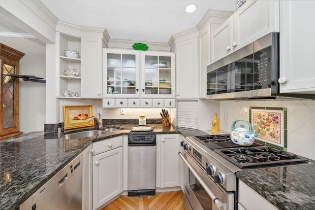 18 Breakwater Drive 18, Chelsea, MA 02150