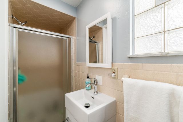 582 E Lincoln Avenue, Columbus, OH 43214