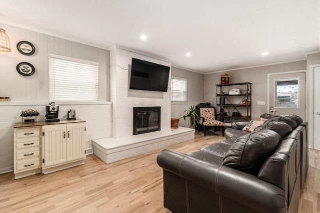 582 E Lincoln Avenue, Columbus, OH 43214