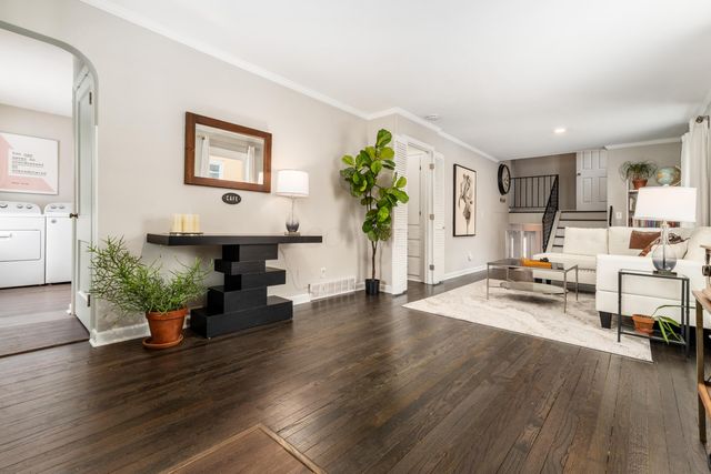 582 E Lincoln Avenue, Columbus, OH 43214