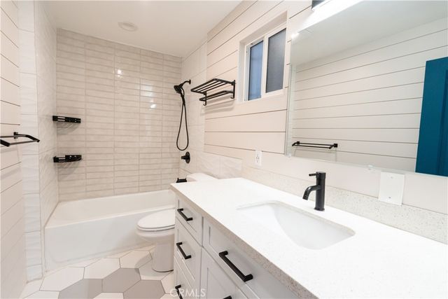 5604 S Manhattan Place, Los Angeles, CA 90062
