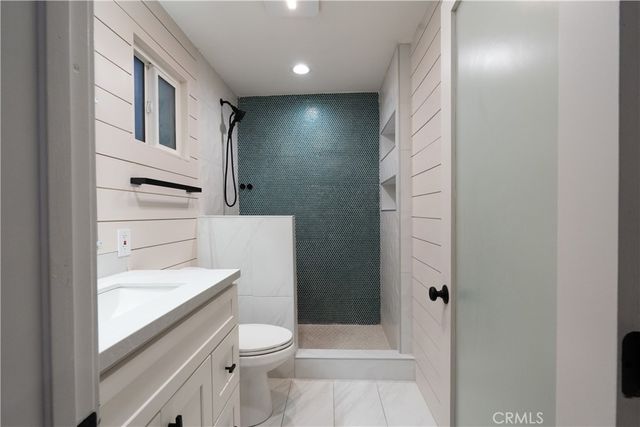 5604 S Manhattan Place, Los Angeles, CA 90062