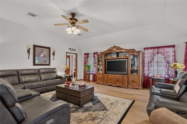 18233 Sierra Lane, Newalla, OK 74857