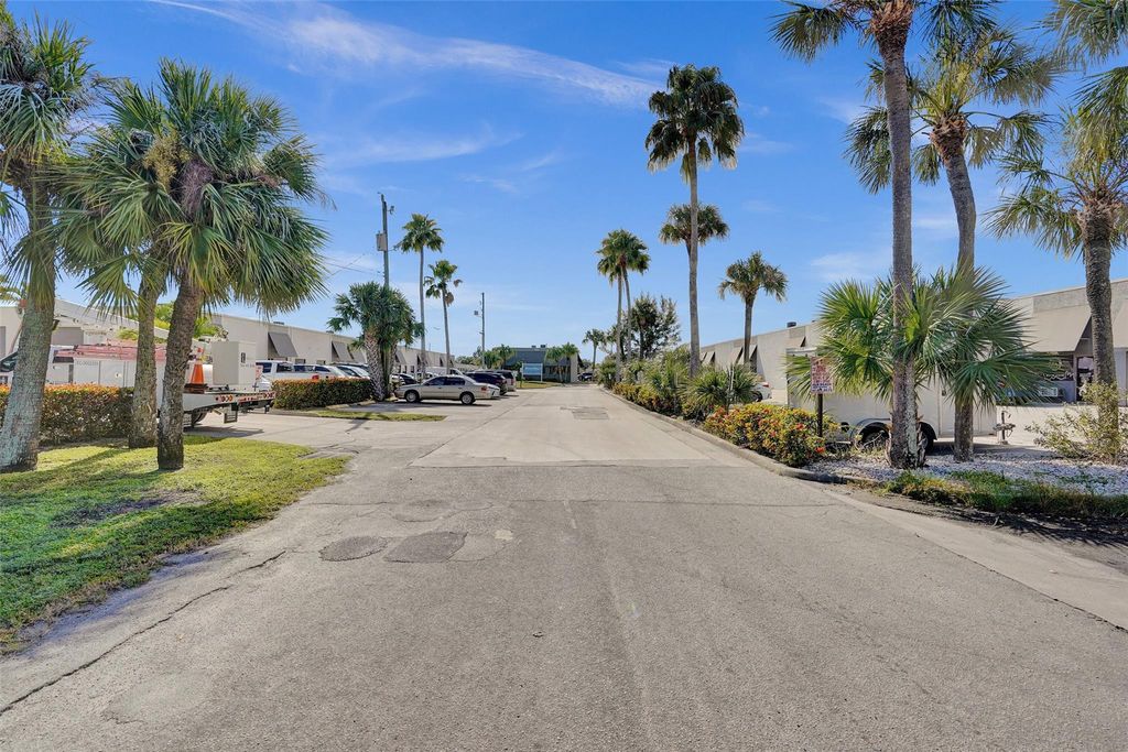 1750 Latham Rd, West Palm Beach, FL 33409