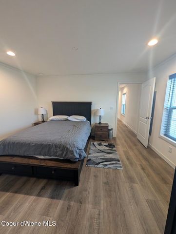 8 Diamond RD, Bonners Ferry, ID 83805