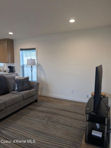 8 Diamond RD, Bonners Ferry, ID 83805