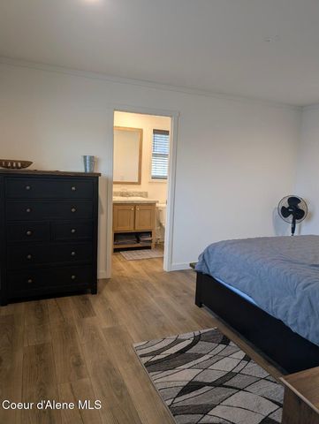 8 Diamond RD, Bonners Ferry, ID 83805