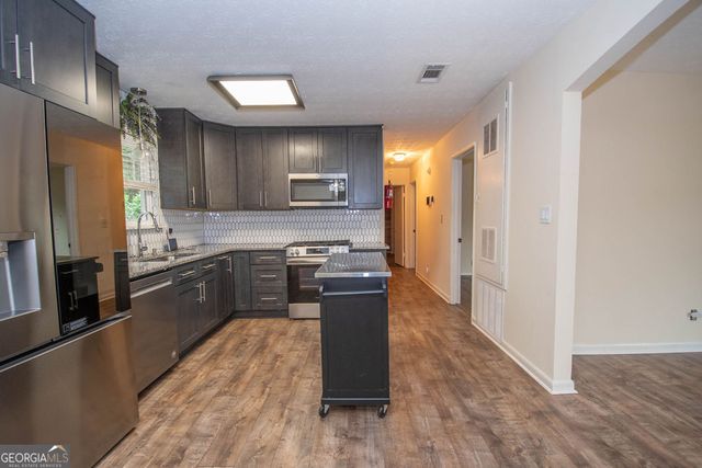 6200 Fieldcrest Drive, Morrow, GA 30260