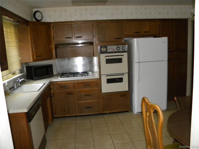 2810 210th Place, Bayside, NY 11360