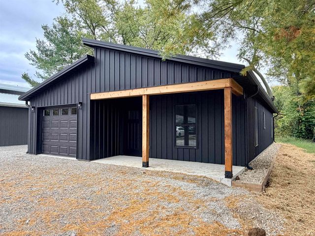 559 NW 3rd Street, Linton, IN 47441