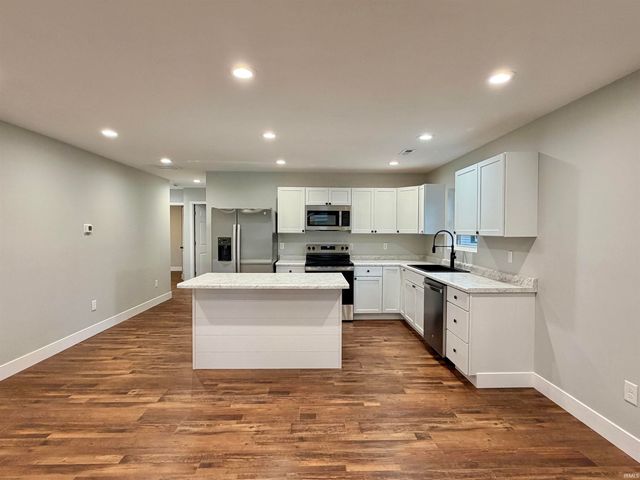 559 NW 3rd Street, Linton, IN 47441