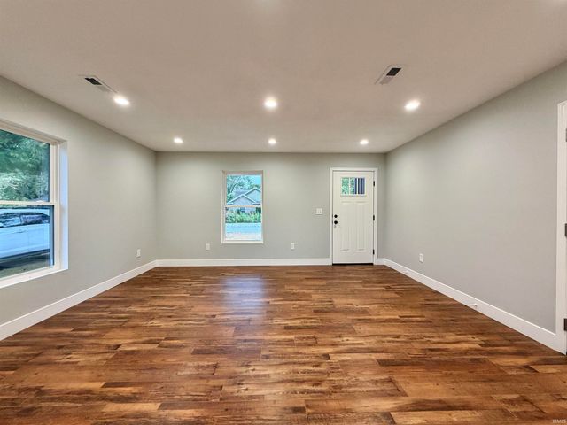 559 NW 3rd Street, Linton, IN 47441