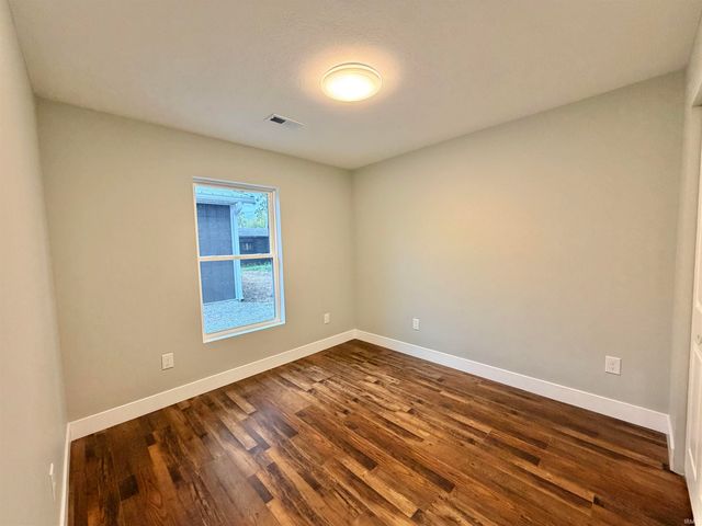 559 NW 3rd Street, Linton, IN 47441