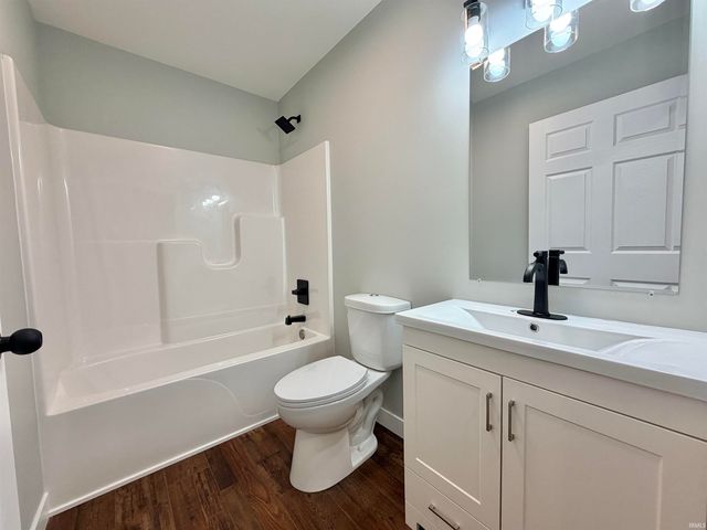 559 NW 3rd Street, Linton, IN 47441