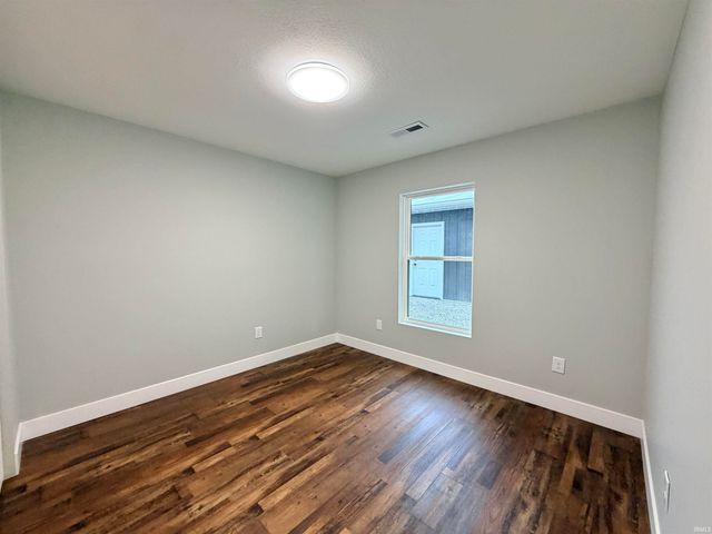 559 NW 3rd Street, Linton, IN 47441