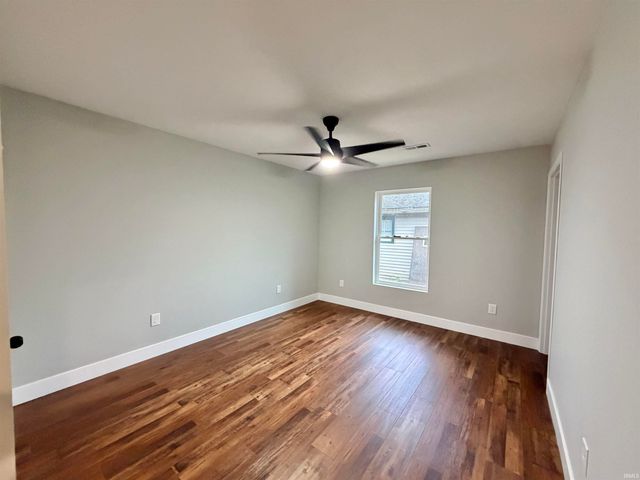 559 NW 3rd Street, Linton, IN 47441