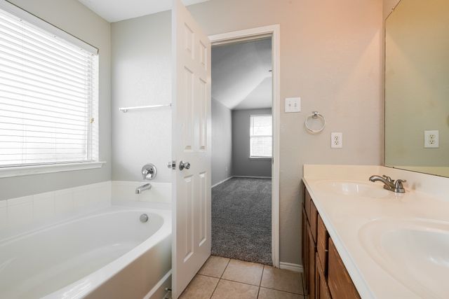 12617 Summerwood Drive, Fort Worth, TX 76028