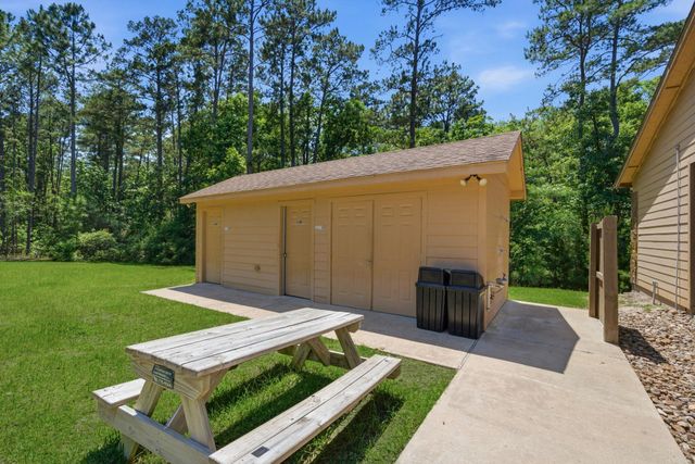 501 Bass Boat Village 112, Huntsville, TX 77320