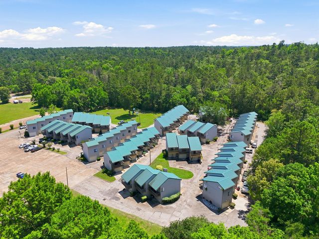 501 Bass Boat Village 112, Huntsville, TX 77320