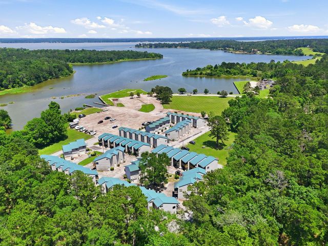 501 Bass Boat Village 112, Huntsville, TX 77320
