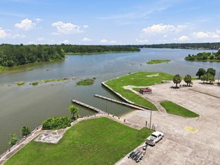 501 Bass Boat Village 112, Huntsville, TX 77320