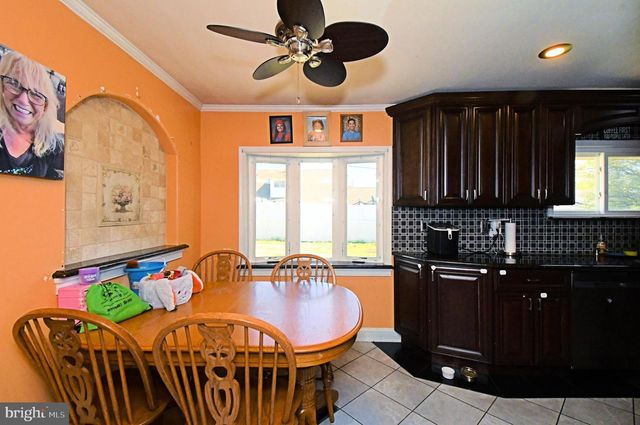 127 HEDGE RD, Levittown, PA 19056